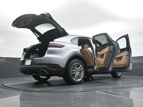 Certified 2023 Porsche Cayenne Coupe AWD/4WD image 27
