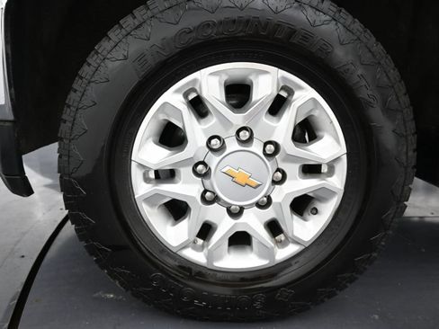 Used 2023 Chevrolet Silverado 2500 LT AWD/4WD image 31