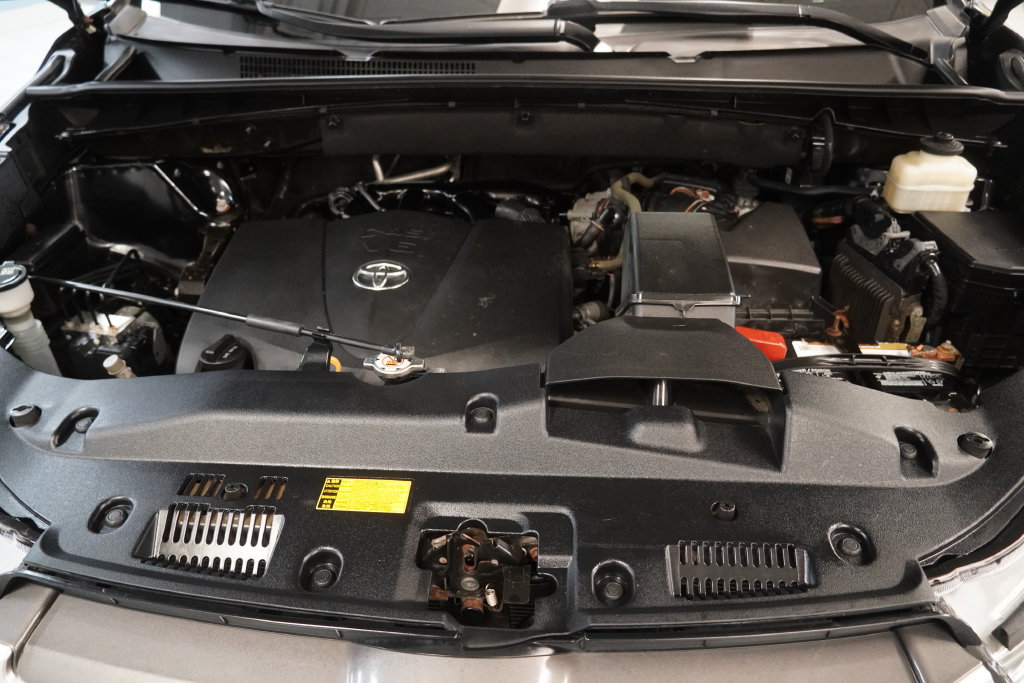 Used 2019 Toyota Highlander LE w/ Protection Package #3 AWD/4WD image 41
