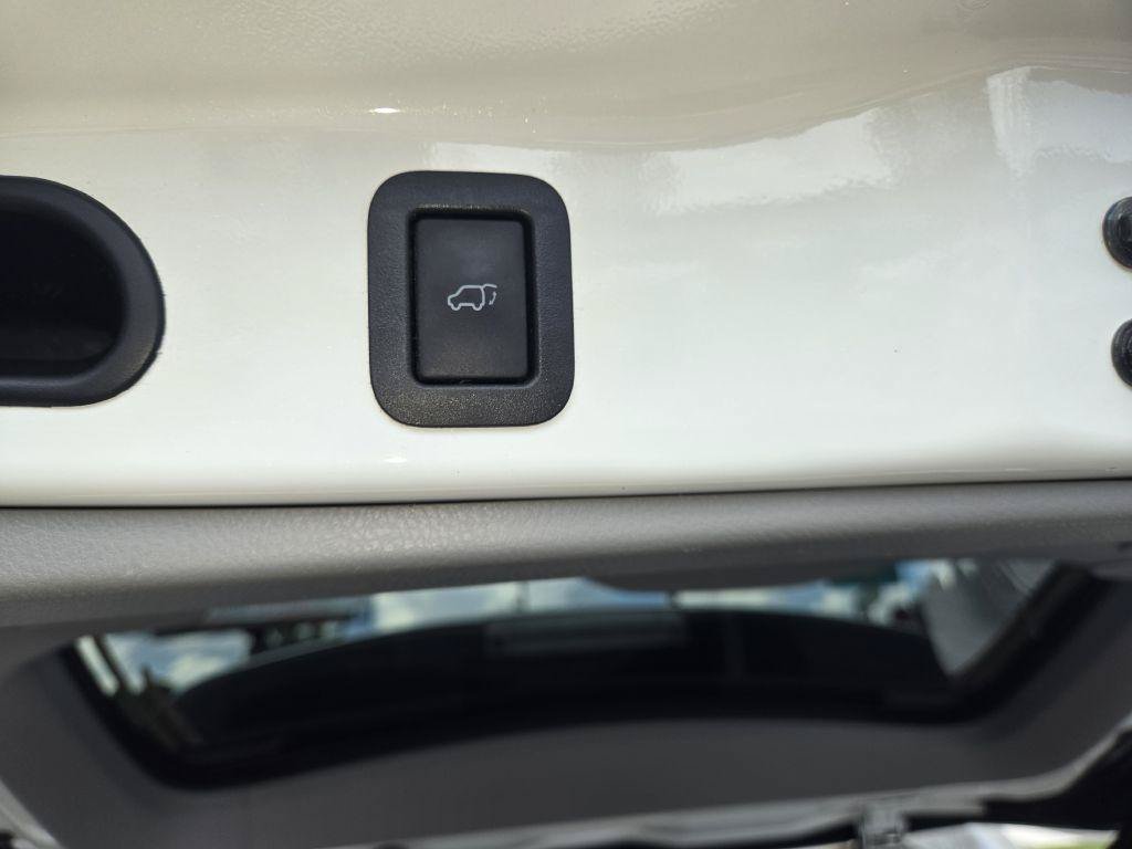 Used 2016 Toyota Highlander Limited FWD image 19