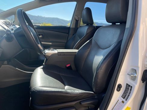 Used 2012 Toyota Prius V Five image 15