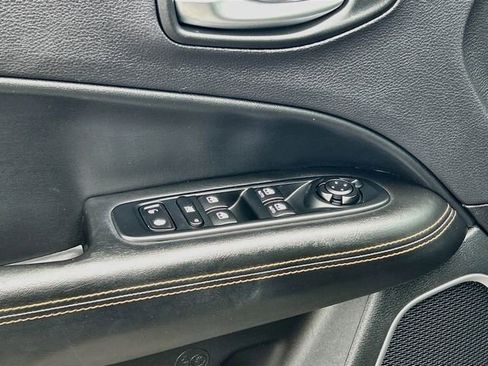 Used 2018 Jeep Compass Limited AWD/4WD image 14