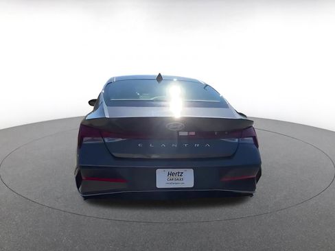 Used 2025 Hyundai Elantra SEL image 12