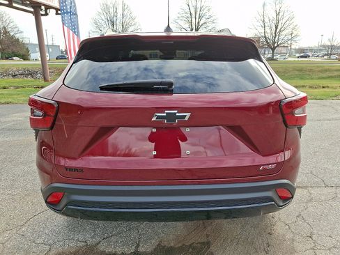 Used 2024 Chevrolet Trax RS w/ Sunroof Package image 7