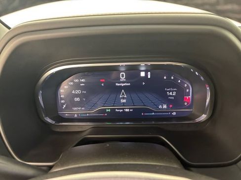 Used 2023 GMC Yukon XL SLT AWD/4WD image 25