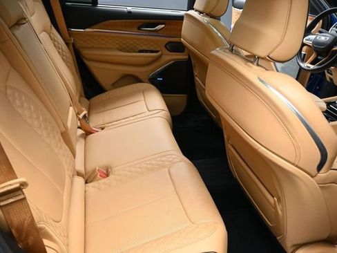 Used 2023 Jeep Grand Cherokee Summit AWD/4WD image 39
