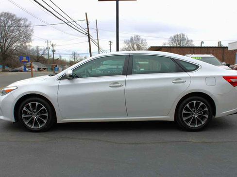 Used 2016 Toyota Avalon XLE Premium image 2