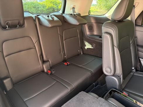Used 2025 Nissan Pathfinder SL w/ SL Premium Package FWD image 15