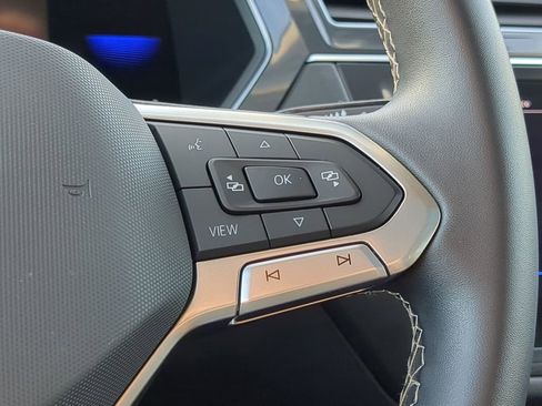 Used 2022 Volkswagen Tiguan SE image 19