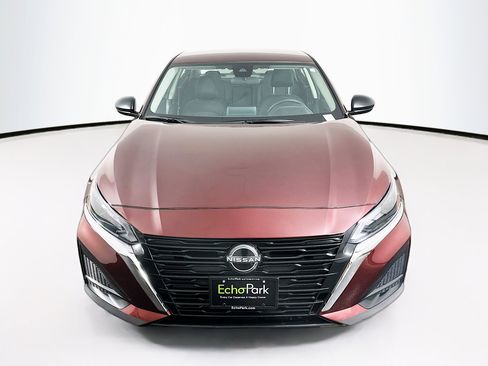 Used 2025 Nissan Altima 2.5 SV image 2