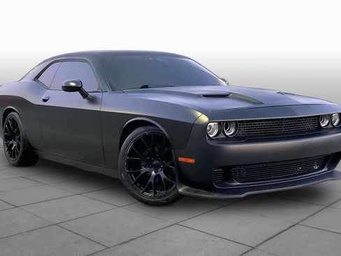 Used 2020 Dodge Challenger SXT w/ Blacktop Package RWD image 3