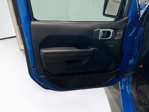 Used 2024 Jeep Wrangler Sport S image 9