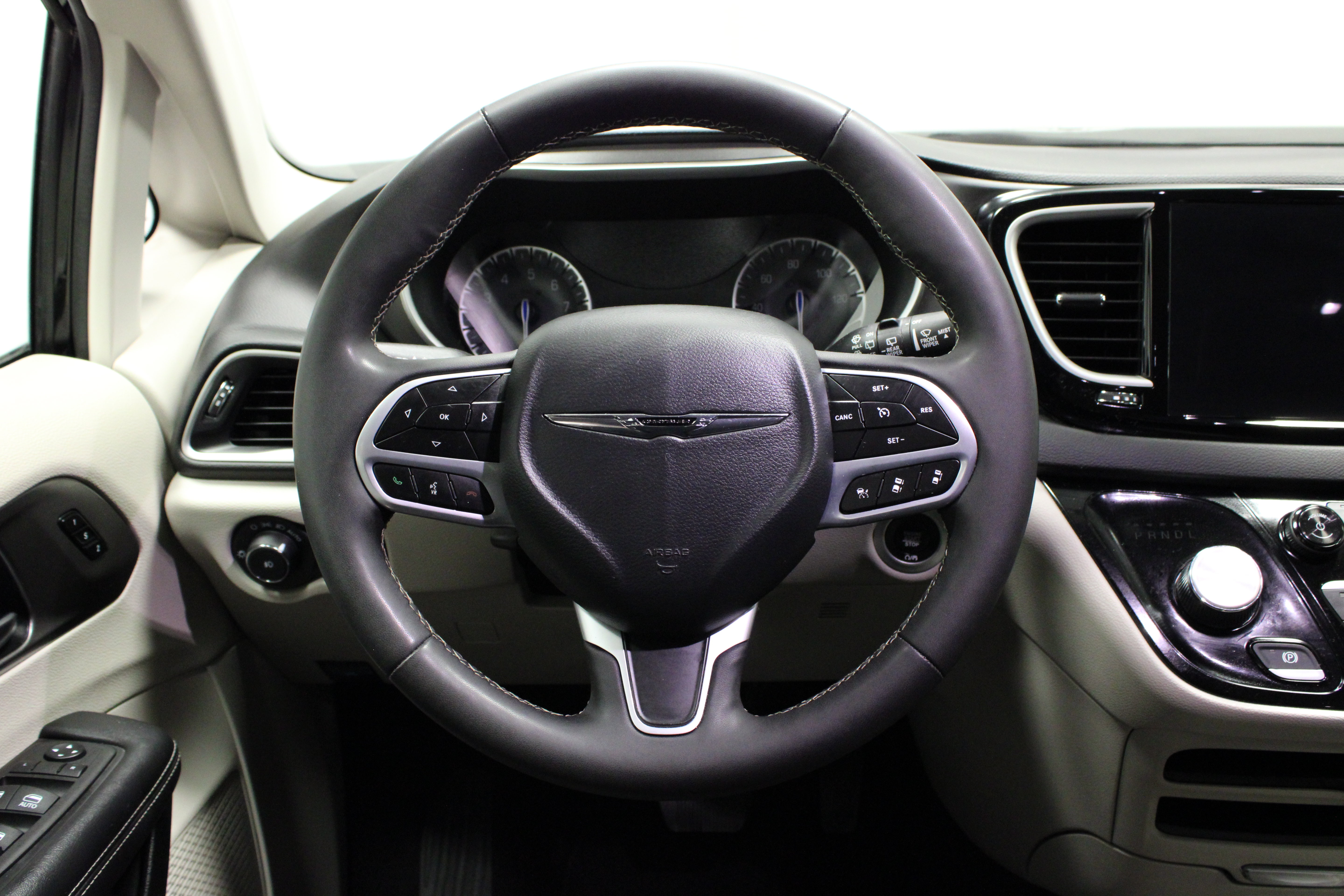 Used 2024 Chrysler Pacifica Touring-L FWD image 21