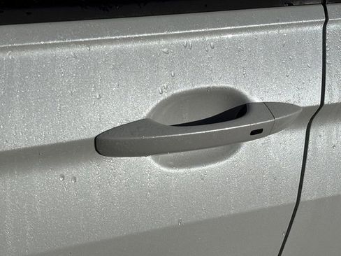 Used 2023 Volkswagen Tiguan SE R-Line image 12