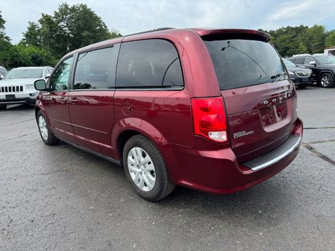 Used 2017 Dodge Grand Caravan SXT w/ Quick Order Package 29G SXT FWD image 3