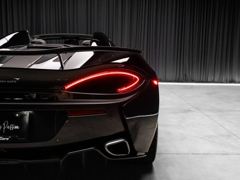 Used 2019 McLaren 570S Spider RWD image 45