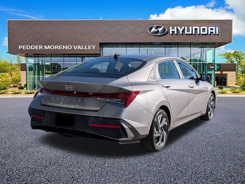 Certified 2024 Hyundai Elantra SEL w/ Convenience Package image 4