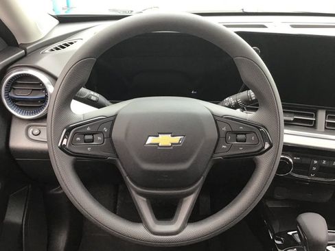 New 2026 Chevrolet Trax LT w/ Sunroof Package image 18