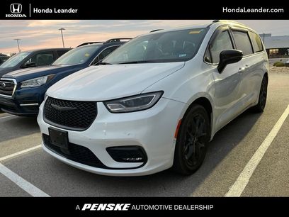 Used 2023 Chrysler Pacifica Limited w/ S Appearance Package