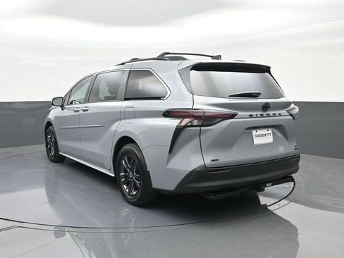 Used 2024 Toyota Sienna XLE Woodland Edition AWD/4WD image 8