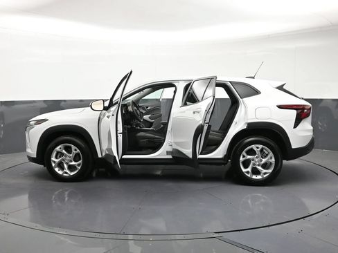 Certified 2025 Chevrolet Trax LS w/ LS Convenience Package FWD image 34