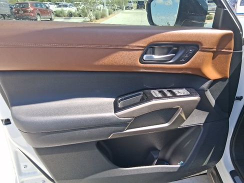 Used 2023 Nissan Pathfinder Platinum FWD image 13