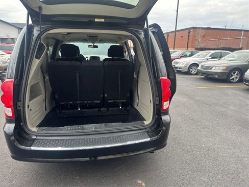 Used 2012 Dodge Grand Caravan SXT w/ UConnect Hands-Free Group FWD image 15