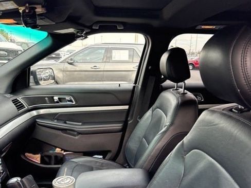 Used 2017 Ford Explorer XLT w/ Equipment Group 202A image 20