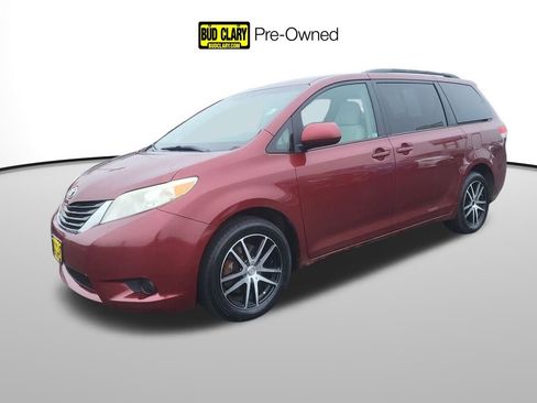 Used 2011 Toyota Sienna LE image 1