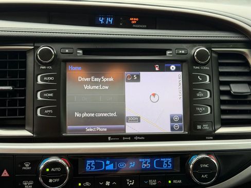 Used 2019 Toyota Highlander XLE AWD/4WD image 24