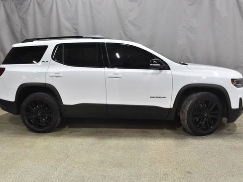 Used 2023 GMC Acadia SLE w/ Driver Convenience Package image 3