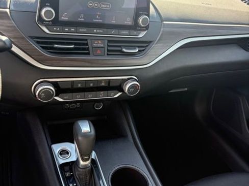 Used 2025 Nissan Altima 2.5 SV image 31