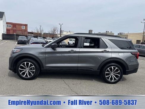 Used 2025 Ford Explorer ST-Line AWD/4WD image 11
