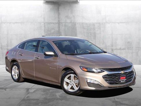 Used 2023 Chevrolet Malibu LT image 2