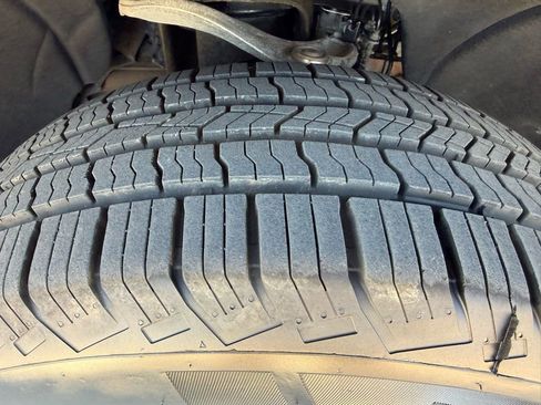 Used 2024 GMC Sierra 1500 SLT image 9