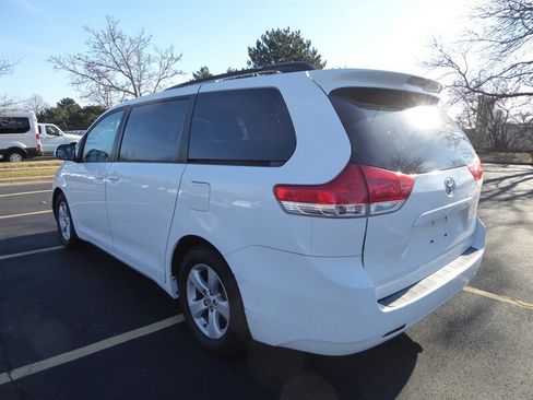 Used 2014 Toyota Sienna LE image 5
