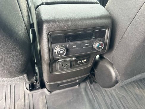 Used 2023 GMC Acadia SLE w/ Driver Convenience Package FWD image 17