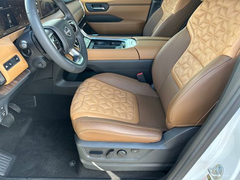 Certified 2026 Nissan Armada Platinum Reserve image 9