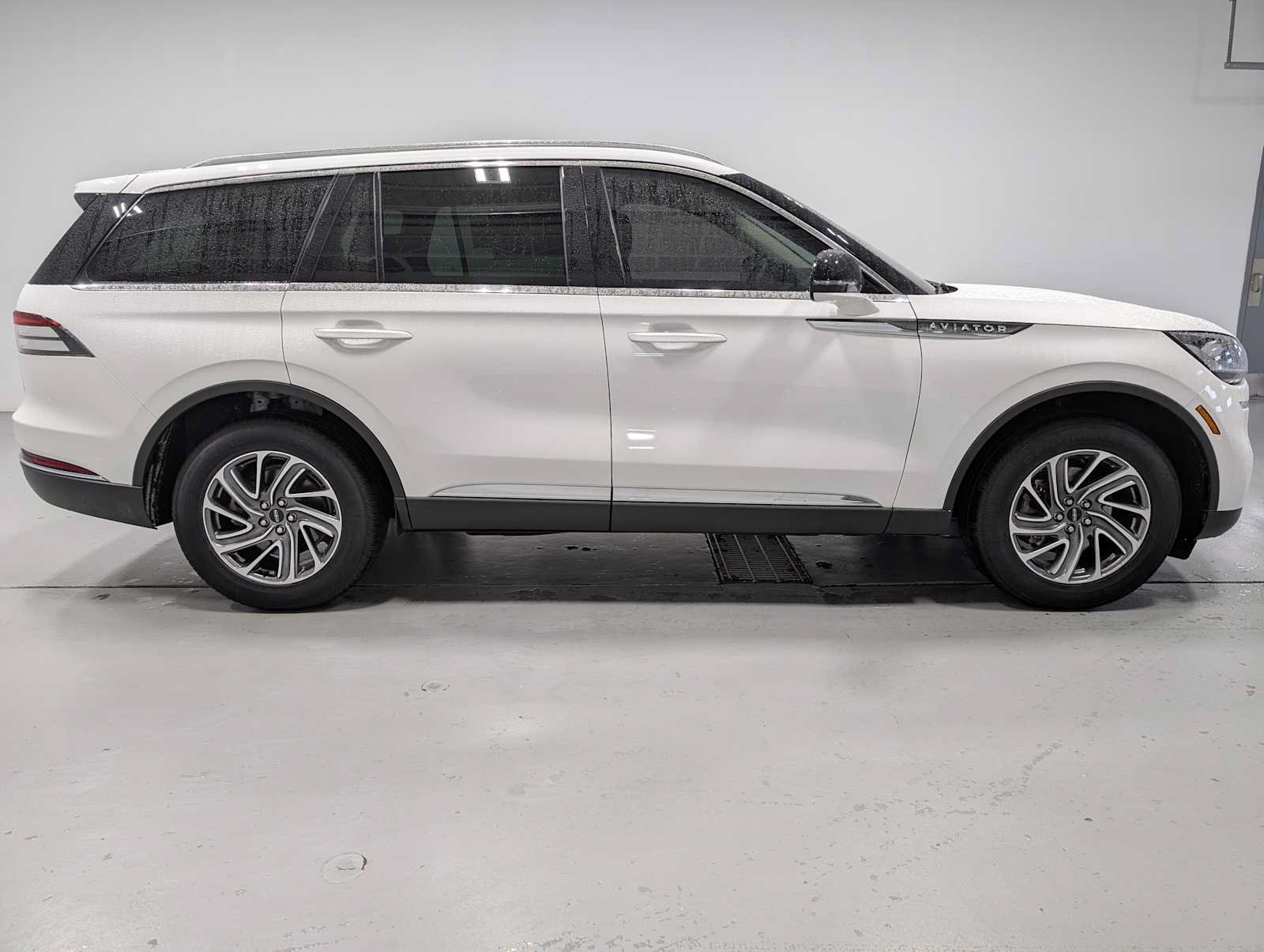 Used 2023 Lincoln Aviator AWD image 7