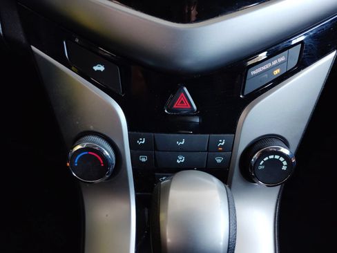 Used 2015 Chevrolet Cruze LT w/ Technology Package FWD image 32