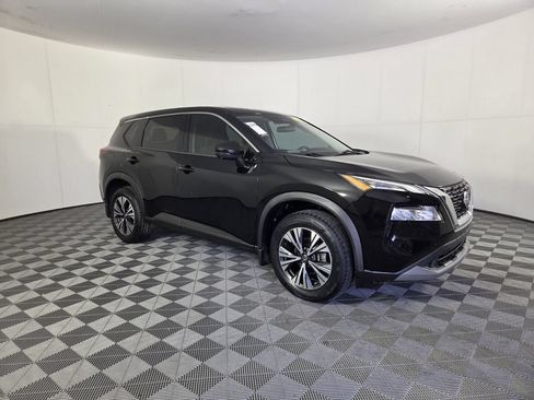 Used 2021 Nissan Rogue SV FWD image 2