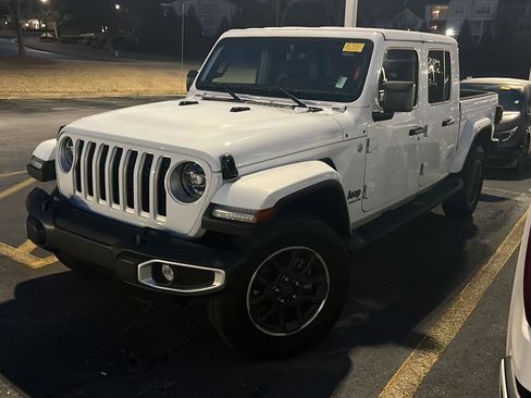 Used 2022 Jeep Gladiator Overland w/ Popular Equipment Package image 2