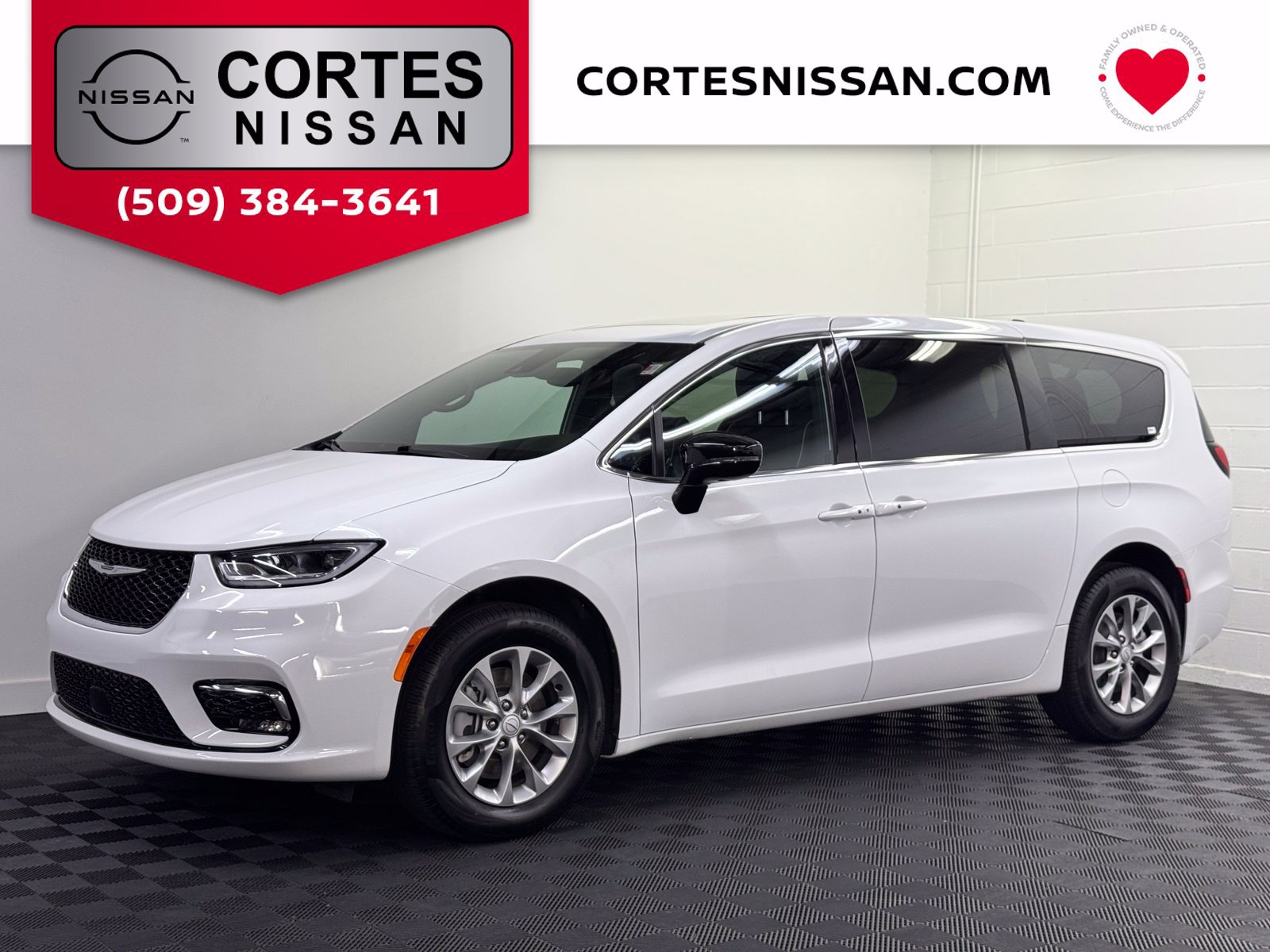 Used 2026 Chrysler Pacifica Limited AWD/4WD image 1