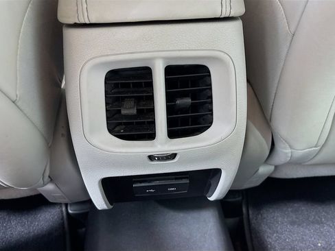Used 2020 Jeep Cherokee Latitude Plus FWD image 23