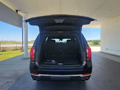 Used 2025 GMC Yukon Denali RWD image 17