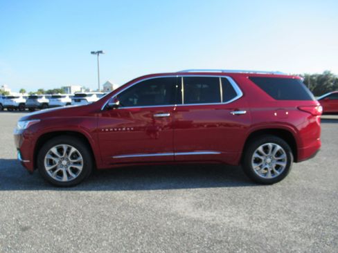 Used 2019 Chevrolet Traverse Premier w/ Driver Confidence II Package FWD image 4