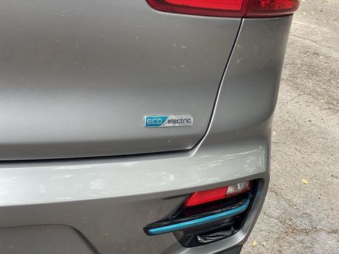 Used 2022 Kia Niro EX w/ Cold Weather Package FWD image 11