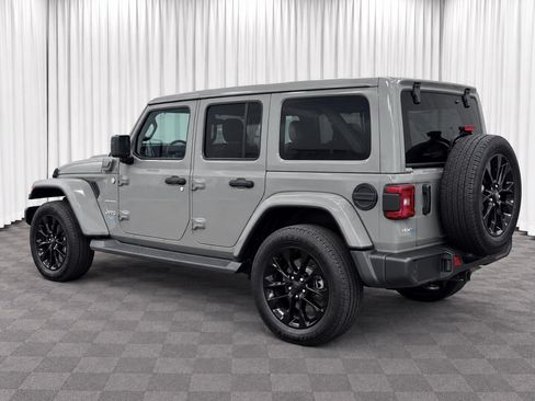 Used 2021 Jeep Wrangler Unlimited Sahara w/ Cold Weather Group AWD/4WD image 5