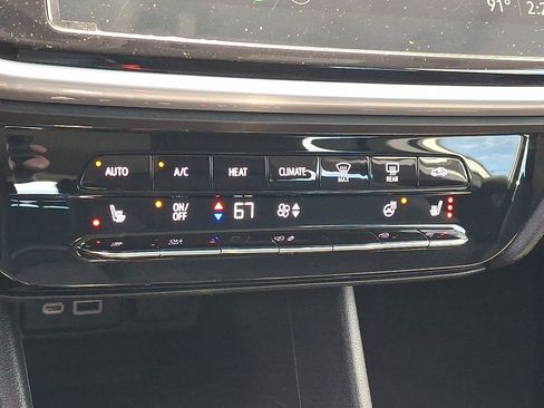 Used 2023 Chevrolet Bolt LT FWD image 17