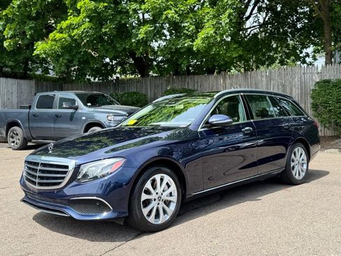 Used 2018 Mercedes-Benz E 400 4MATIC Wagon w/ Premium 2 Package (Q02) image 2